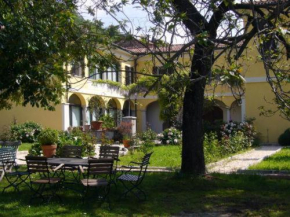 Hotels in Besazio